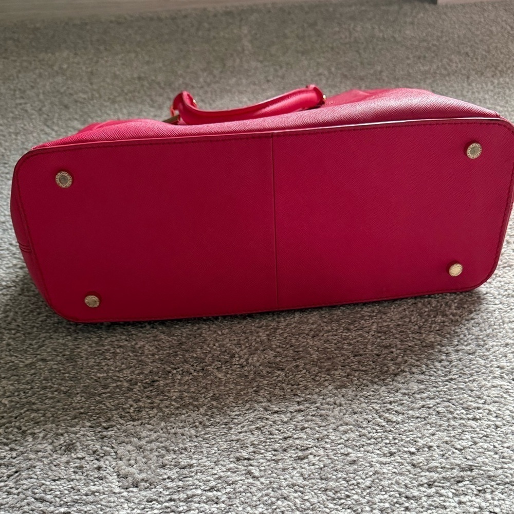 Danier Pink Tote Bag with Structured Design and Saffiano Finish - Picture 14 of 16